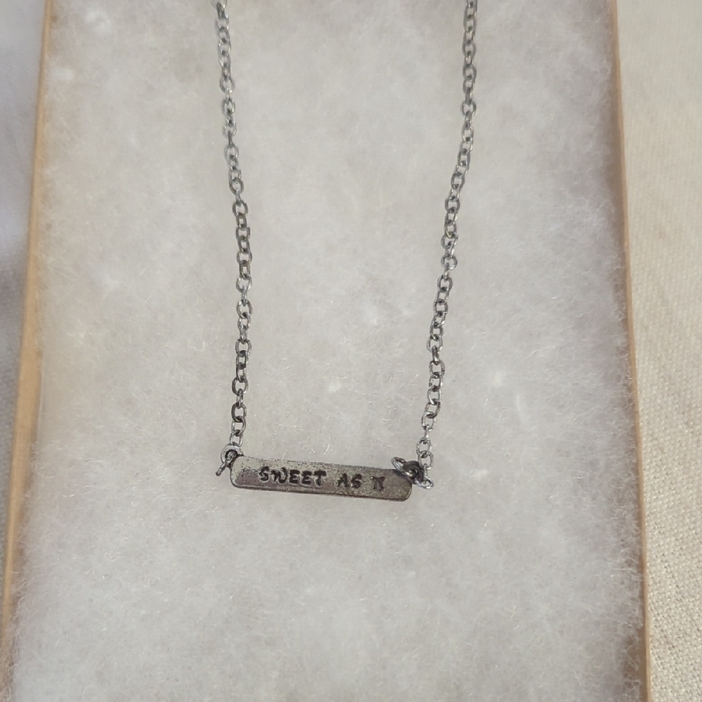 Chic Silver Necklace with Engraved Pendant